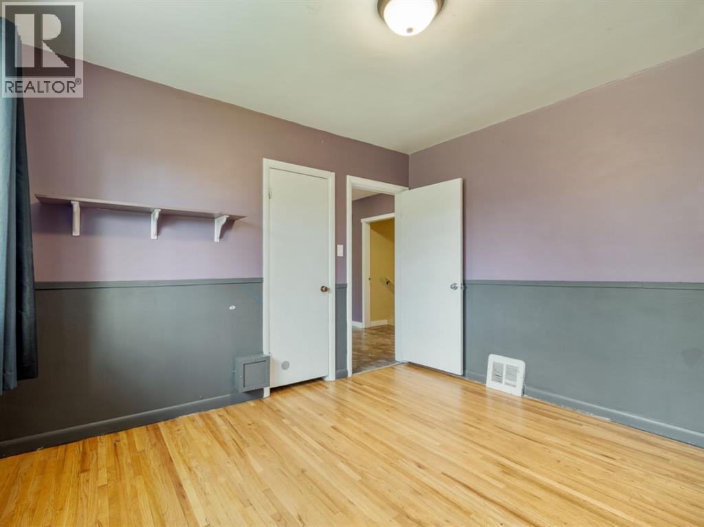 309 26 Street S Property Photo 29