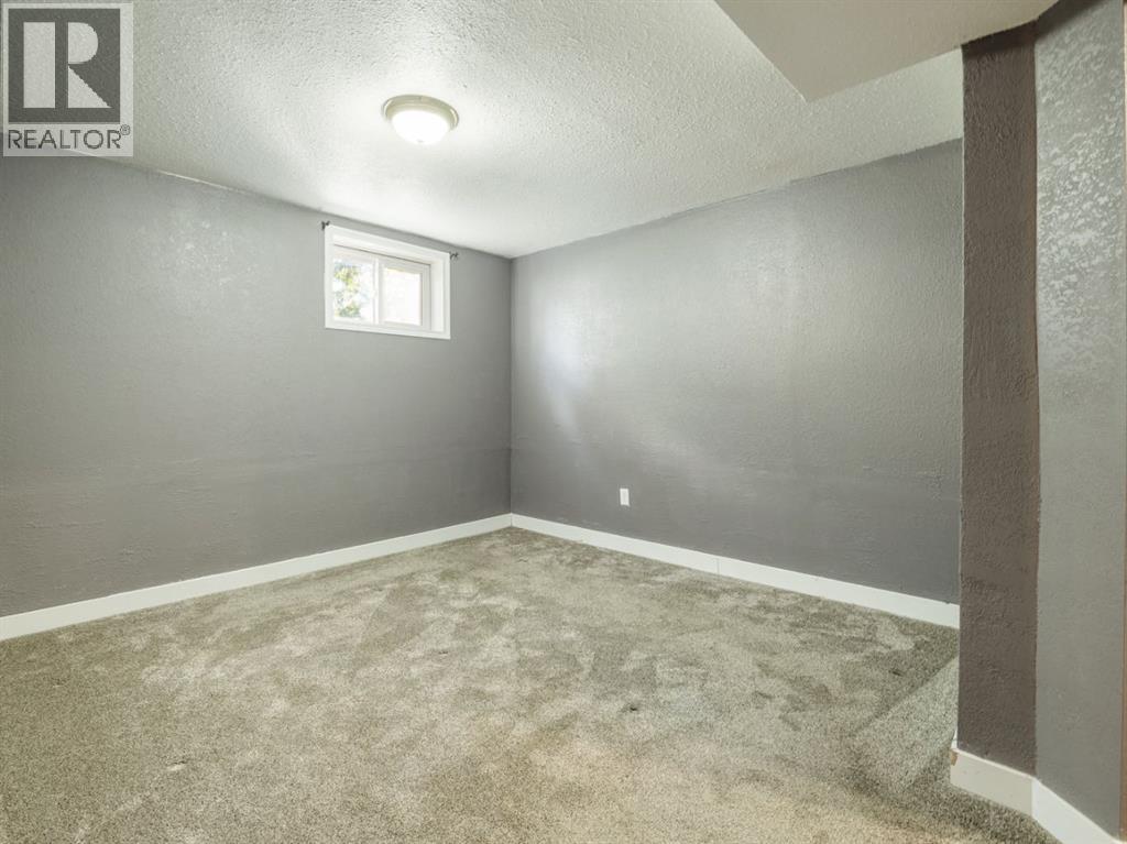 309 26 Street S Property Photo 32
