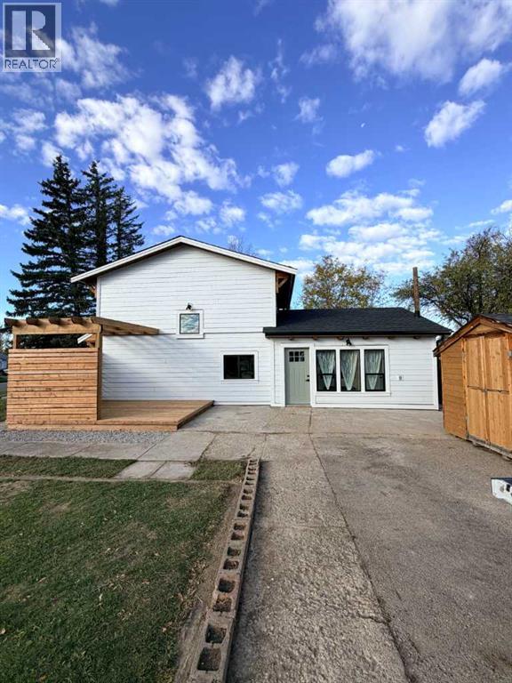 306 47 Avenue W Property Photo 2