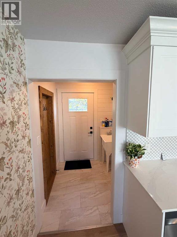 306 47 Avenue W Property Photo 8