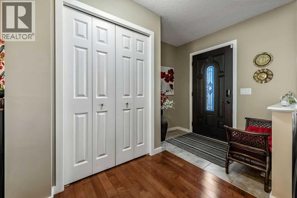 86 Walden Crescent Se Property Photo 3