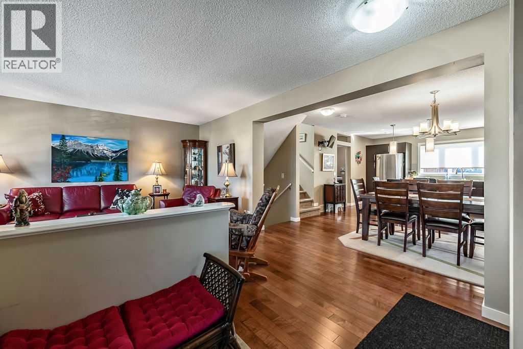 86 Walden Crescent Se Property Photo 4