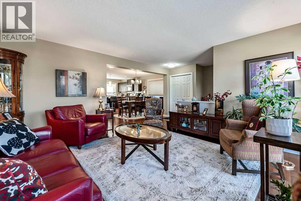 86 Walden Crescent Se Property Photo 6