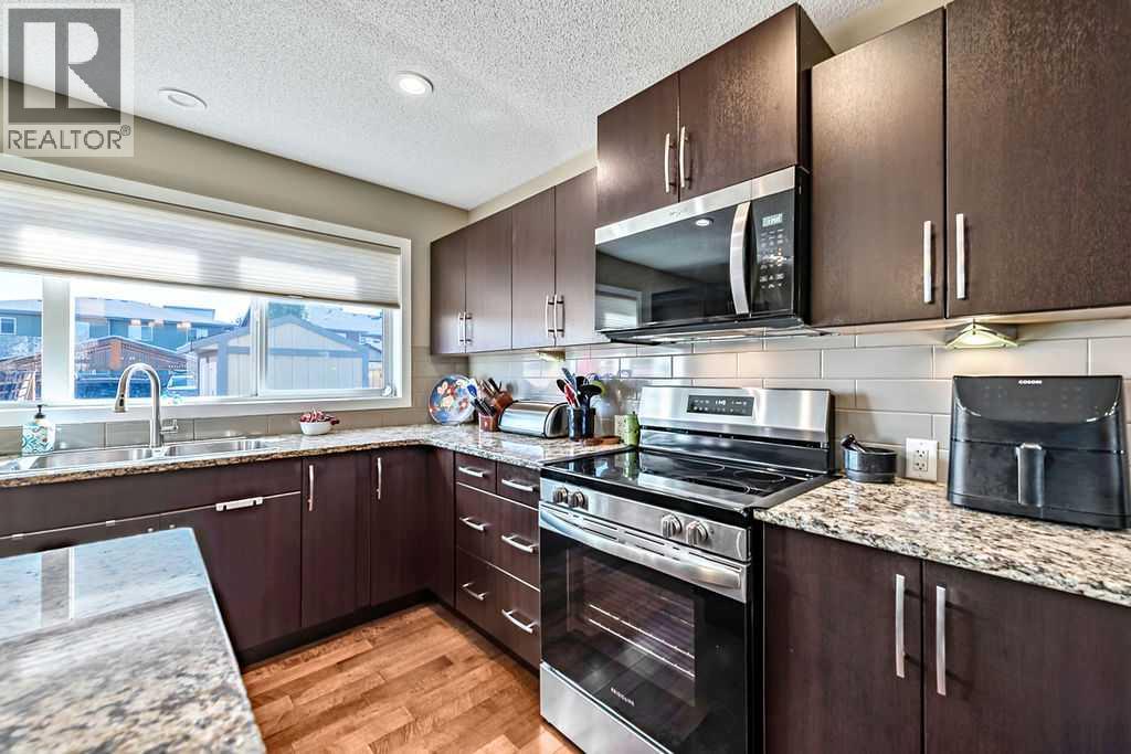 86 Walden Crescent Se Property Photo 12