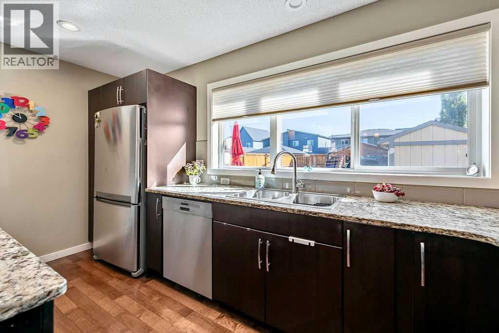 86 Walden Crescent Se Property Photo 13