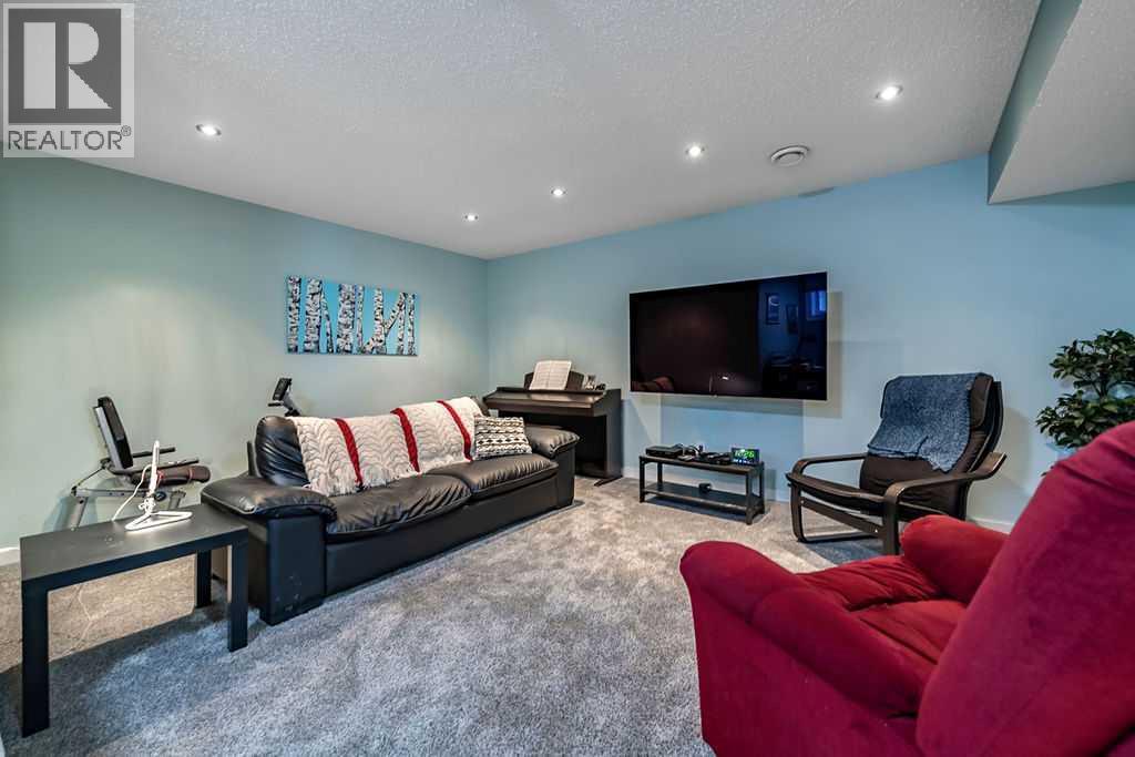 86 Walden Crescent Se Property Photo 30