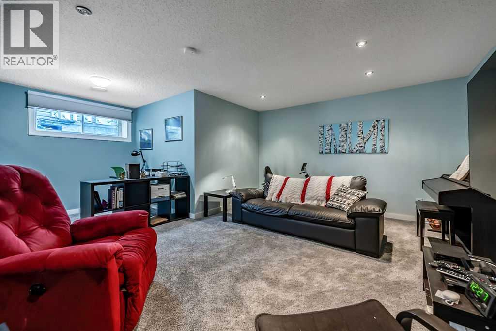 86 Walden Crescent Se Property Photo 31