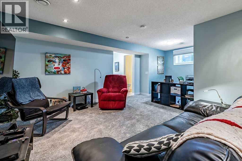 86 Walden Crescent Se Property Photo 32