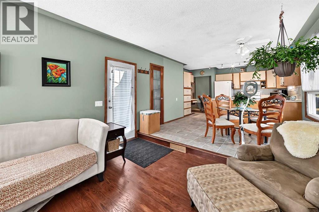 155 Strathcona Close Sw Property Photo 7