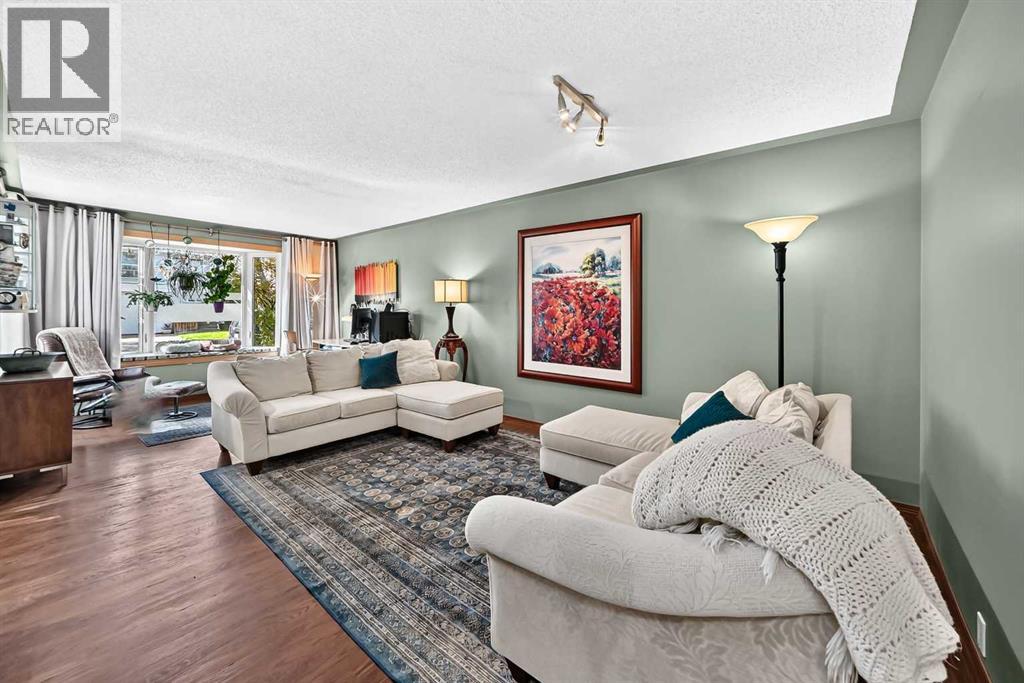 155 Strathcona Close Sw Property Photo 9