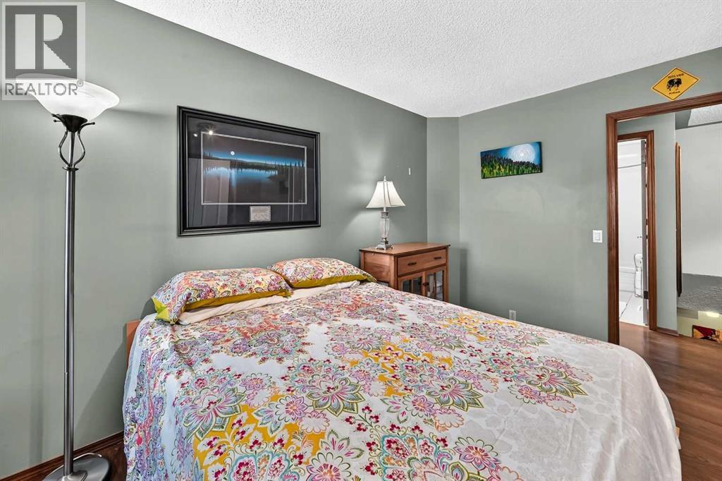 155 Strathcona Close Sw Property Photo 18