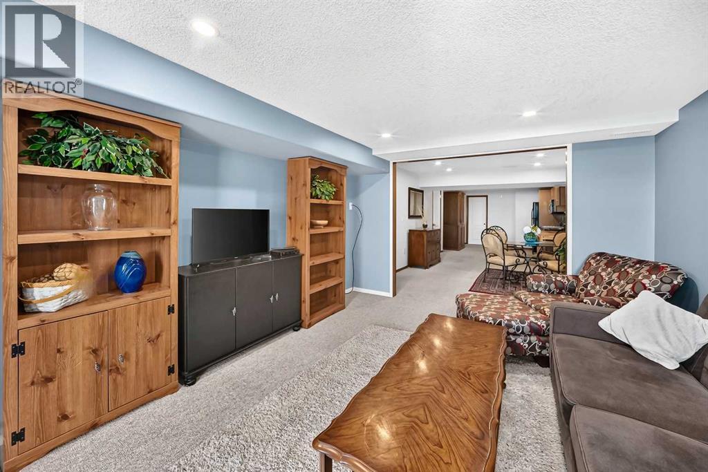 155 Strathcona Close Sw Property Photo 27