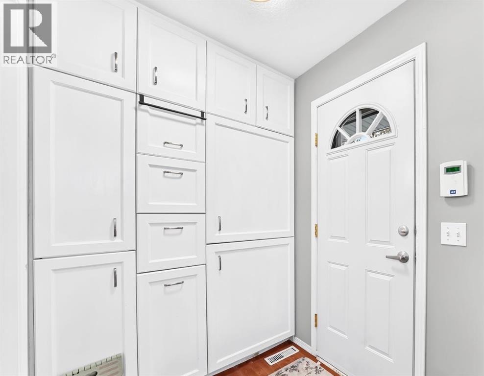 355 Regal Park Ne Property Photo 10
