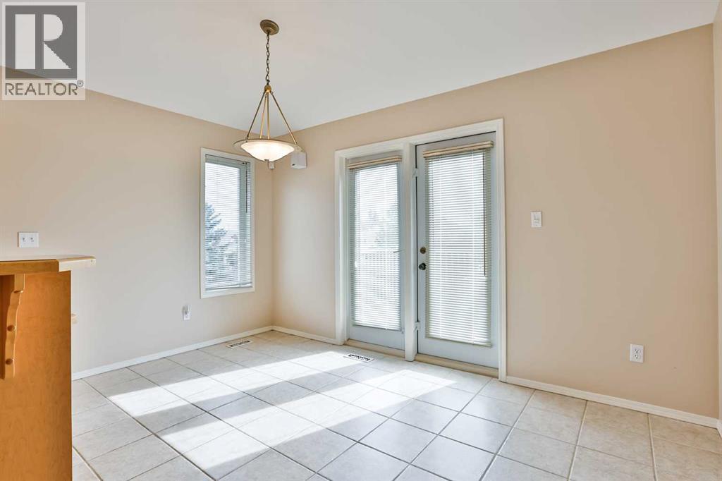 37 Squamish Crescent W Property Photo 11