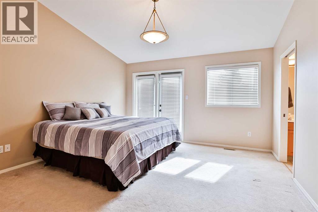 37 Squamish Crescent W Property Photo 13