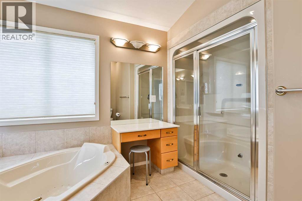 37 Squamish Crescent W Property Photo 16