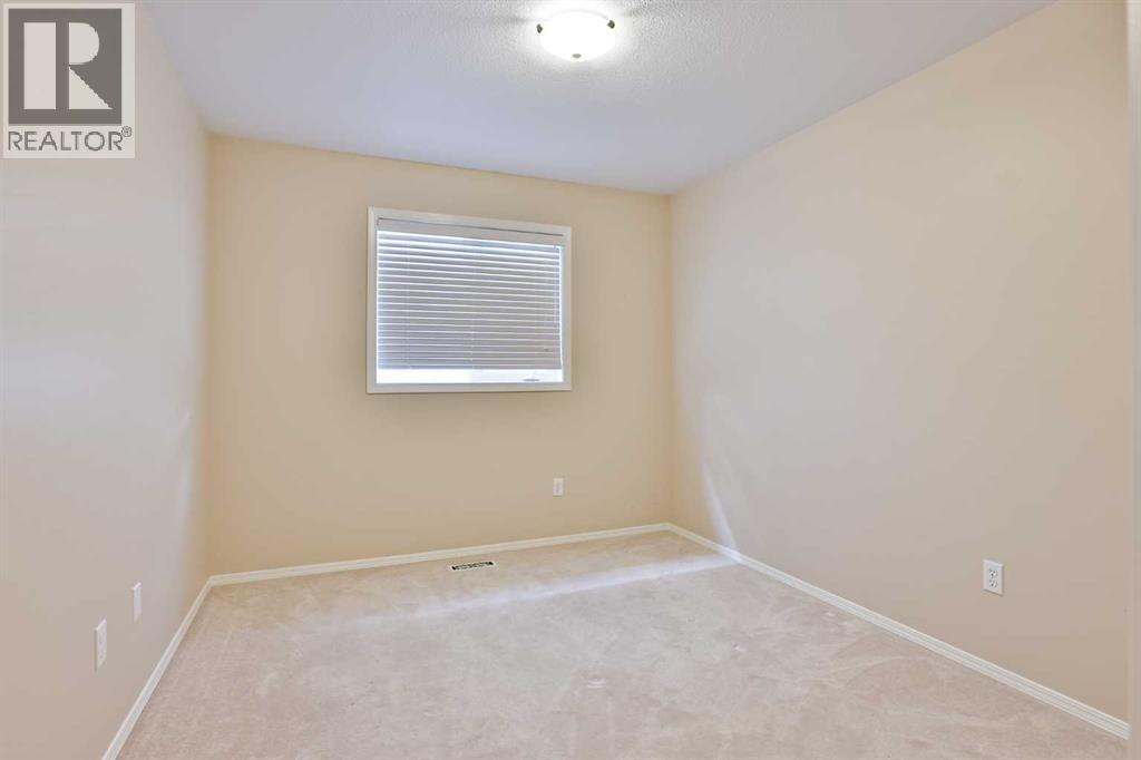 37 Squamish Crescent W Property Photo 19