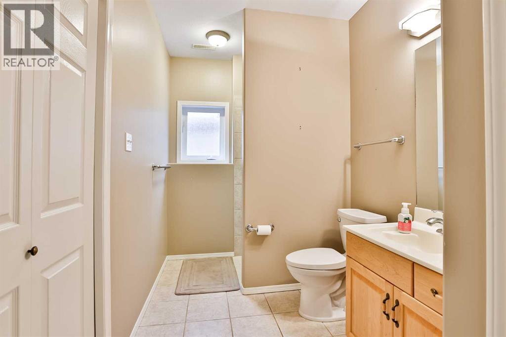 37 Squamish Crescent W Property Photo 21