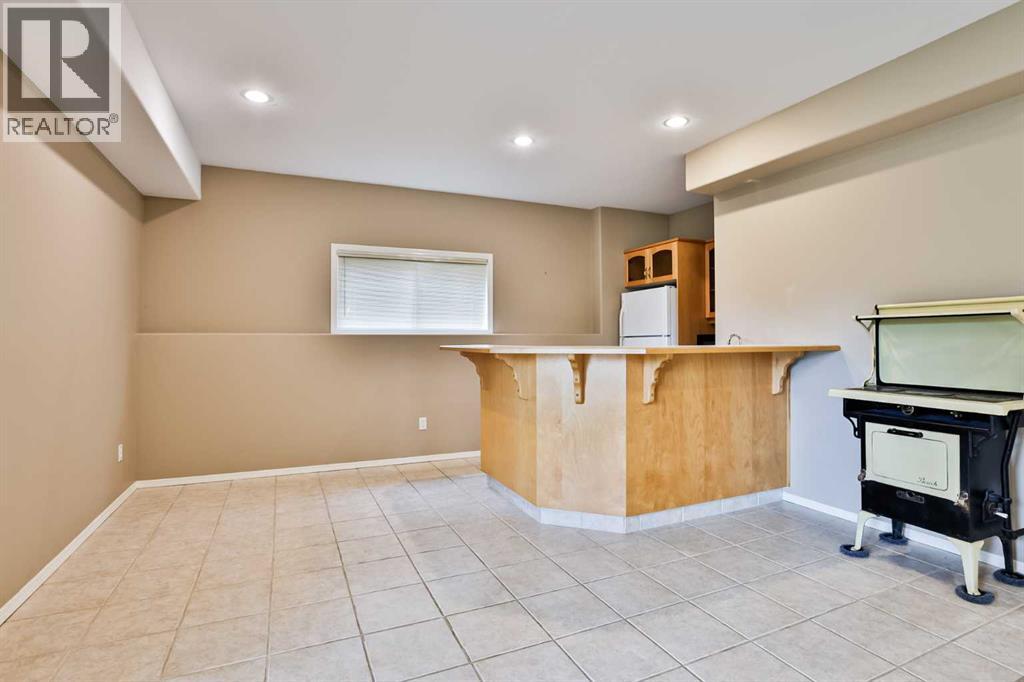 37 Squamish Crescent W Property Photo 26