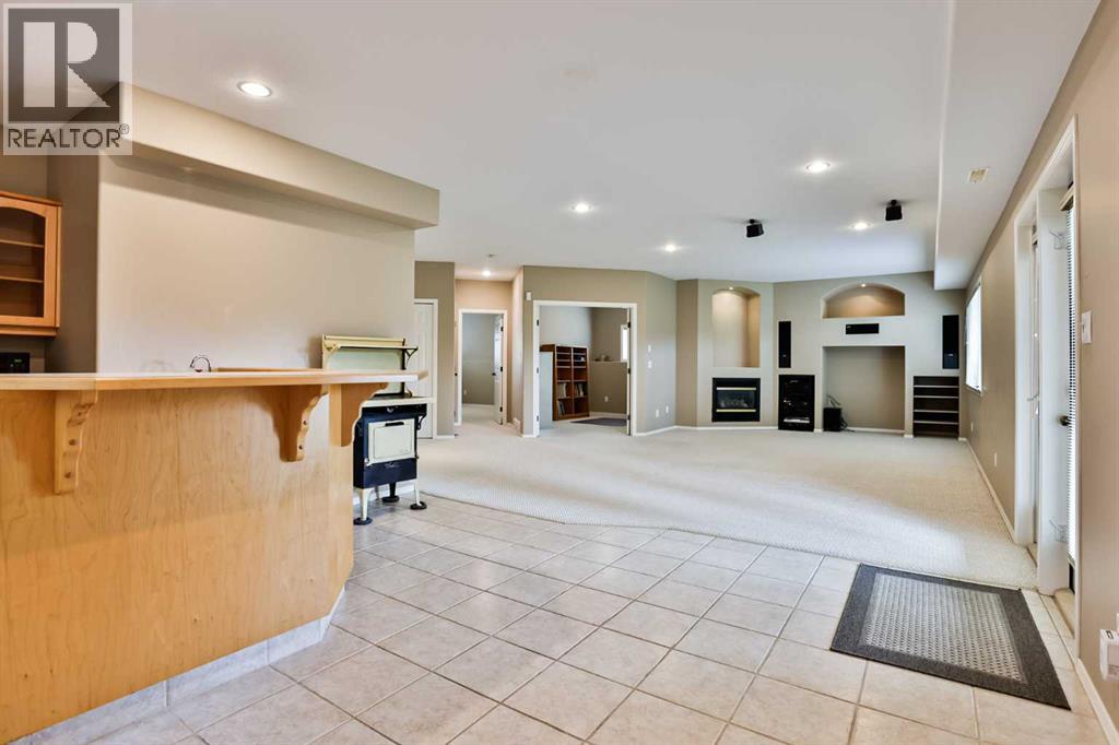 37 Squamish Crescent W Property Photo 27