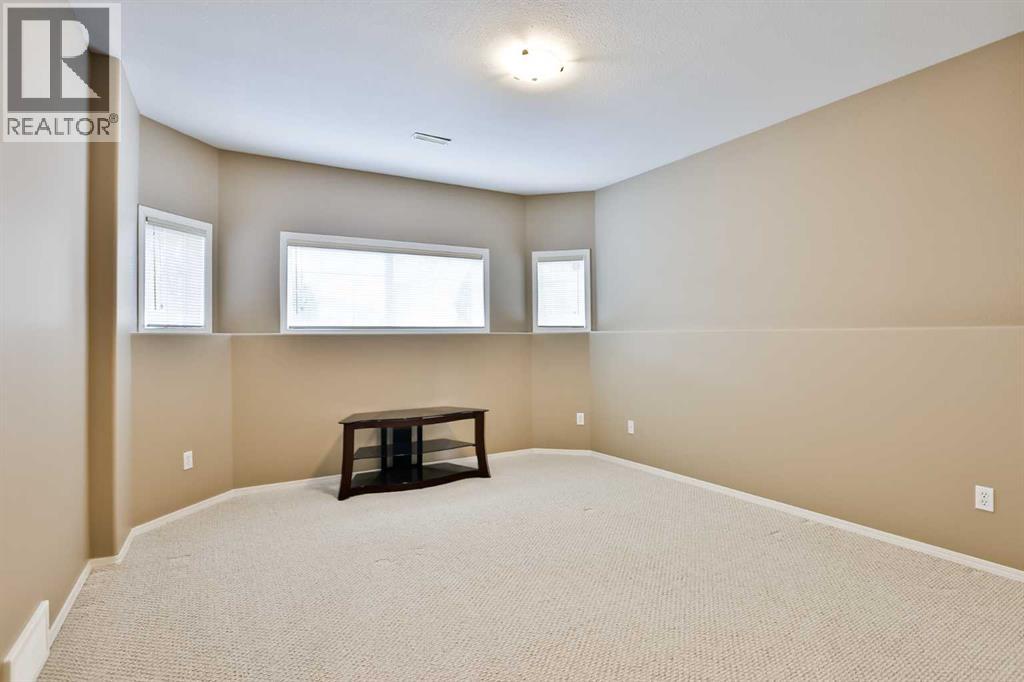 37 Squamish Crescent W Property Photo 29