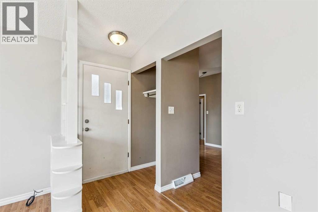 1101 42 Street Sw Property Photo 4