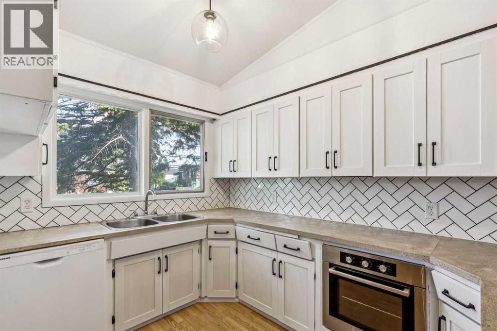 1101 42 Street Sw Property Photo 15