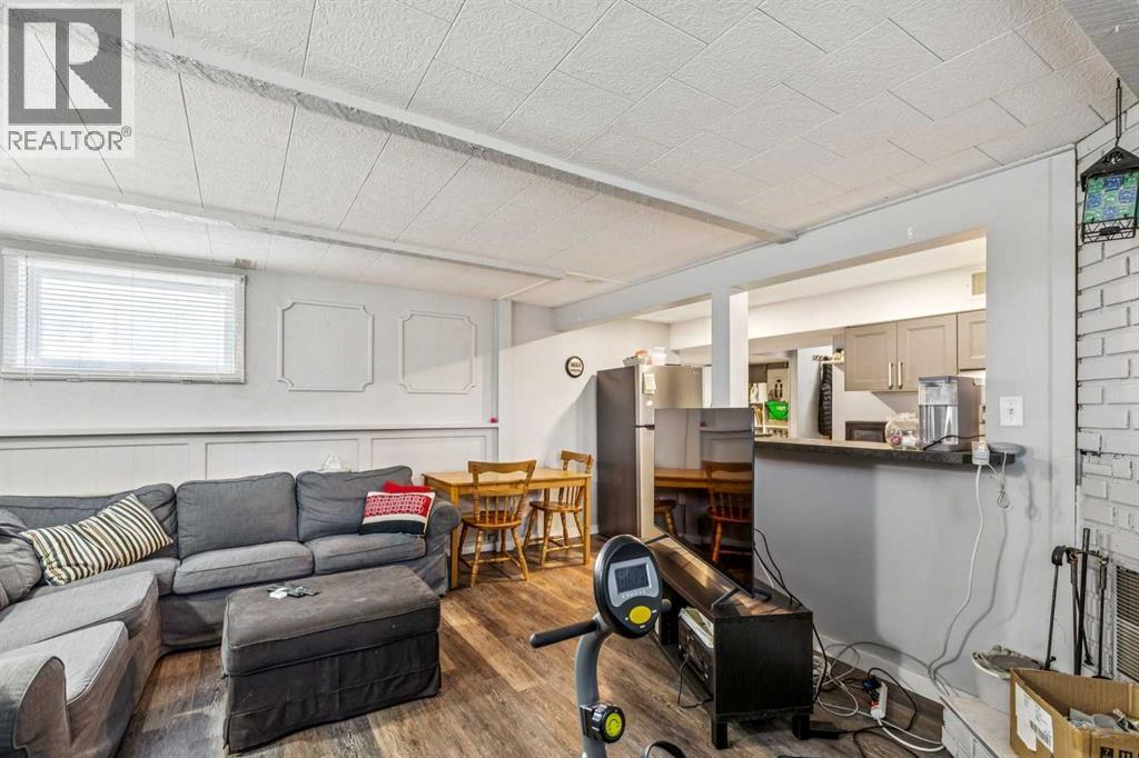 1101 42 Street Sw Property Photo 33