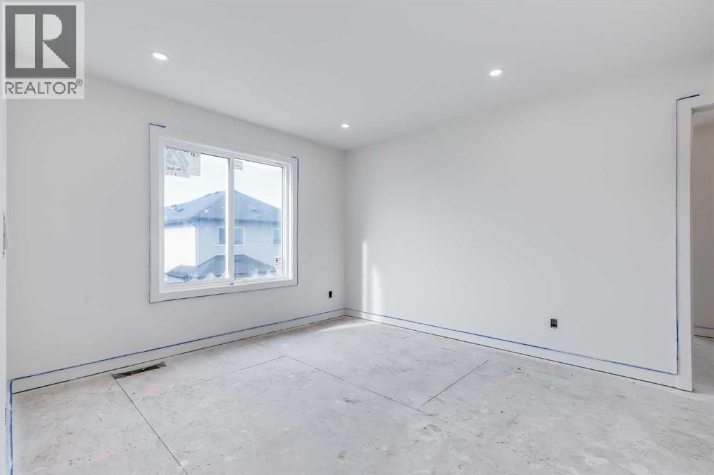 844 Hampshire Crescent Ne Property Photo 25