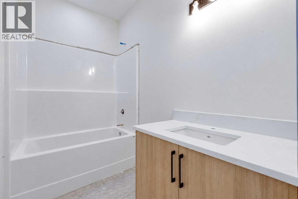 844 Hampshire Crescent Ne Property Photo 37