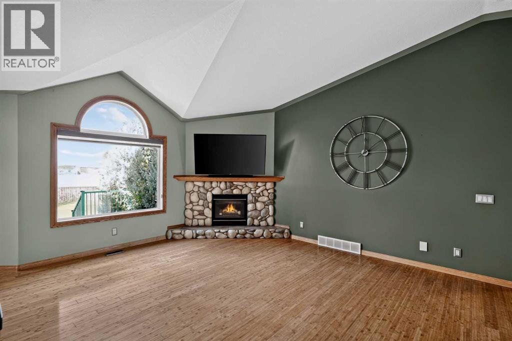 50 4 Street Property Photo 8