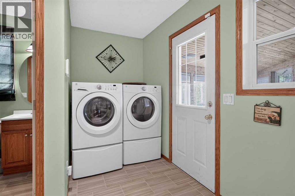 50 4 Street Property Photo 15