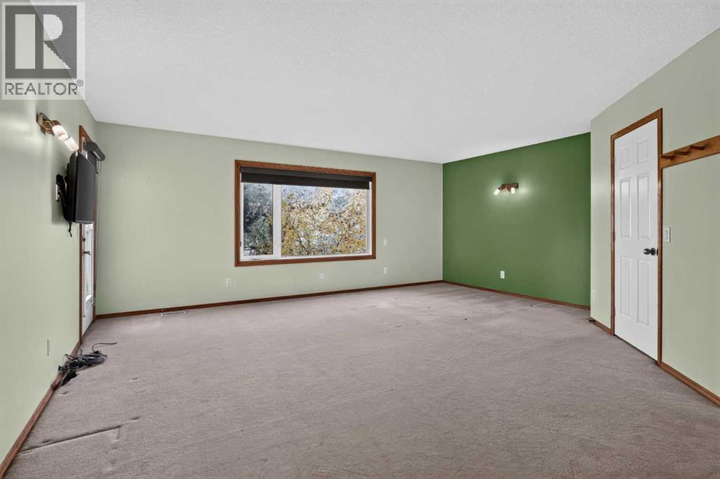 50 4 Street Property Photo 18