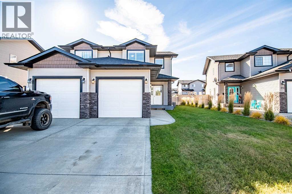 21 Pinetree Close Property Photo 1