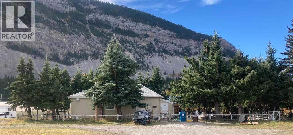 14826 15 Avenue E Property Photo 1