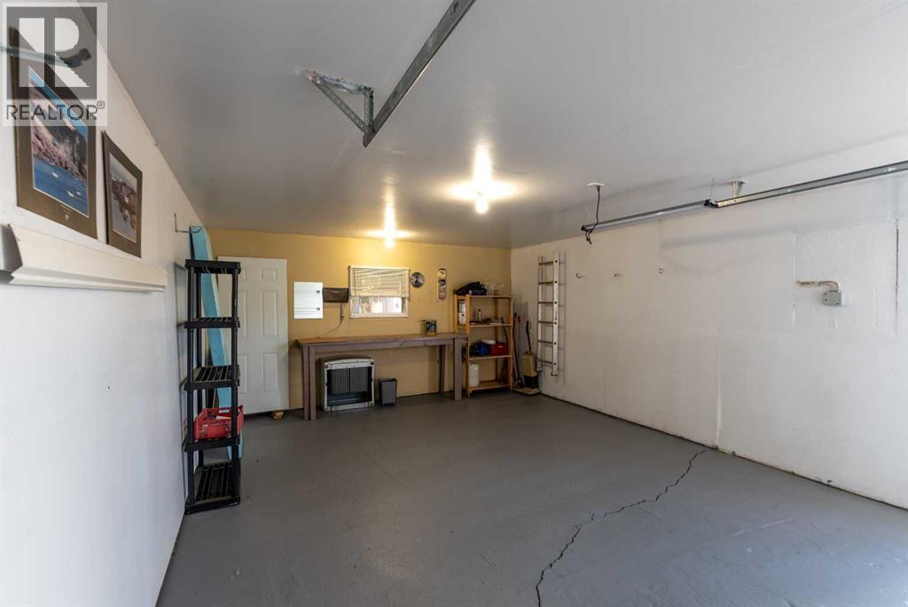 5302 56b Street Property Photo 35