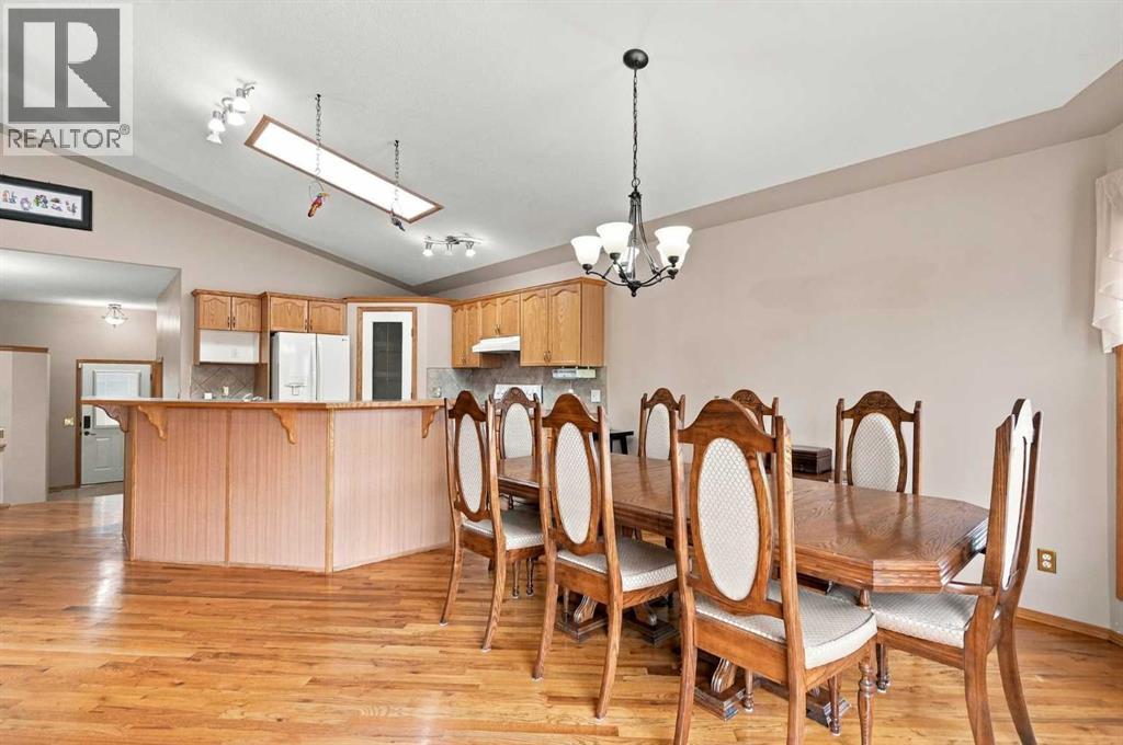 407 Lineham Acres Bay Nw Property Photo 8