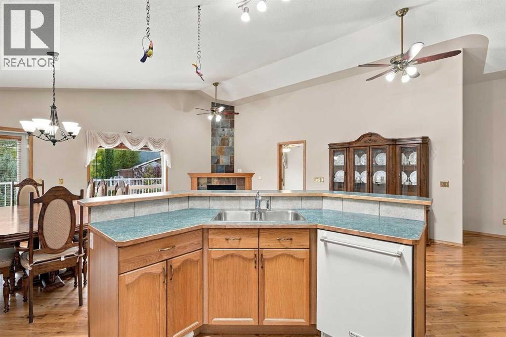 407 Lineham Acres Bay Nw Property Photo 12