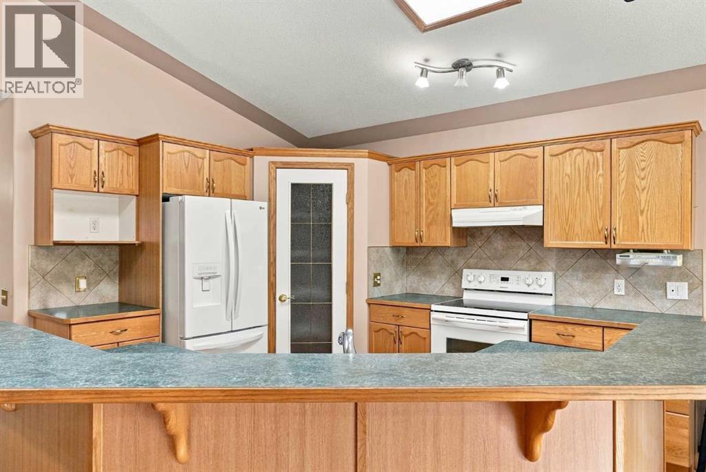 407 Lineham Acres Bay Nw Property Photo 13
