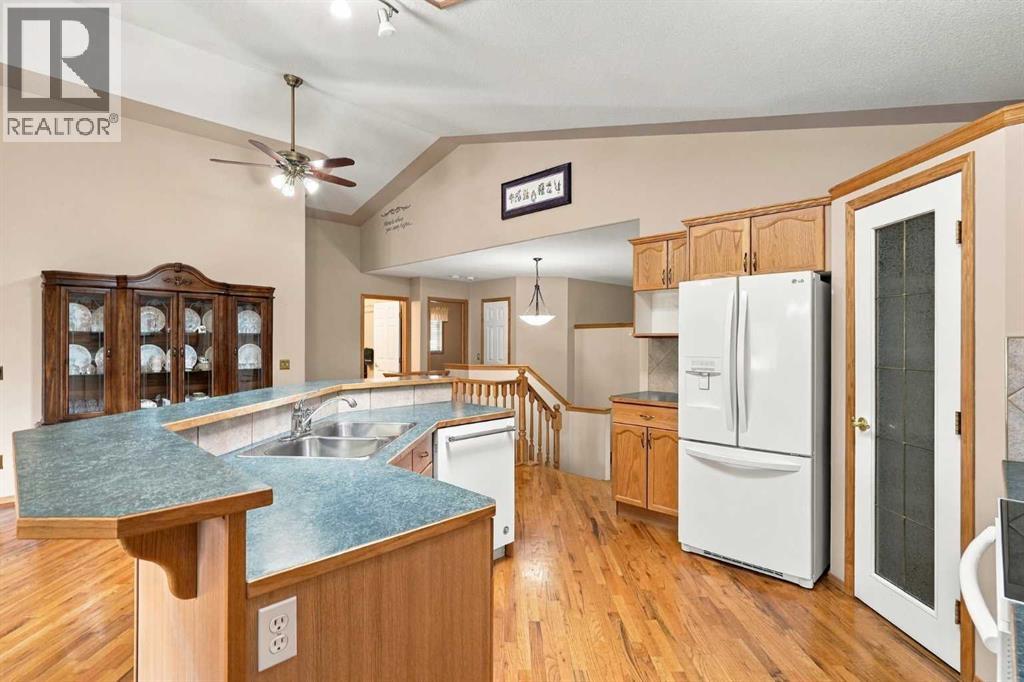 407 Lineham Acres Bay Nw Property Photo 14