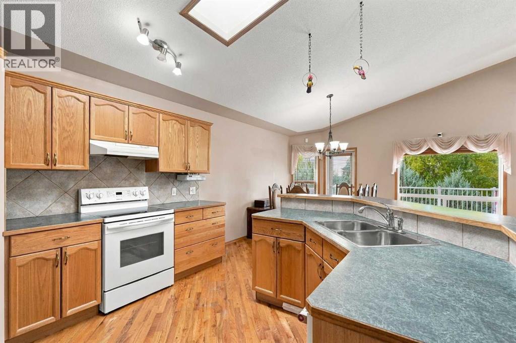 407 Lineham Acres Bay Nw Property Photo 15