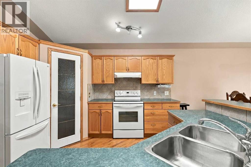 407 Lineham Acres Bay Nw Property Photo 16
