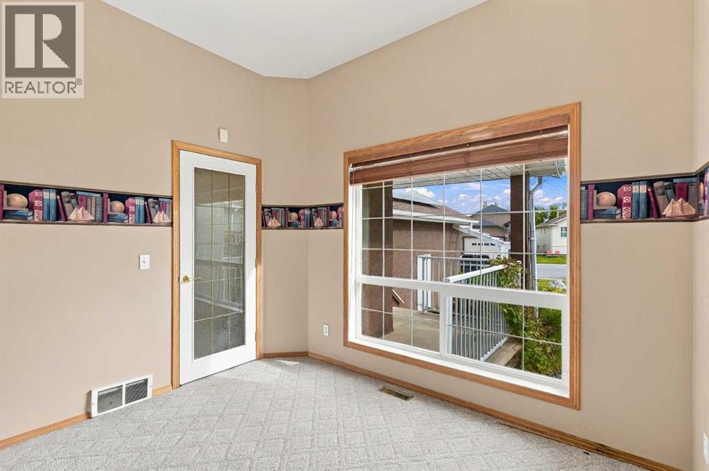 407 Lineham Acres Bay Nw Property Photo 17