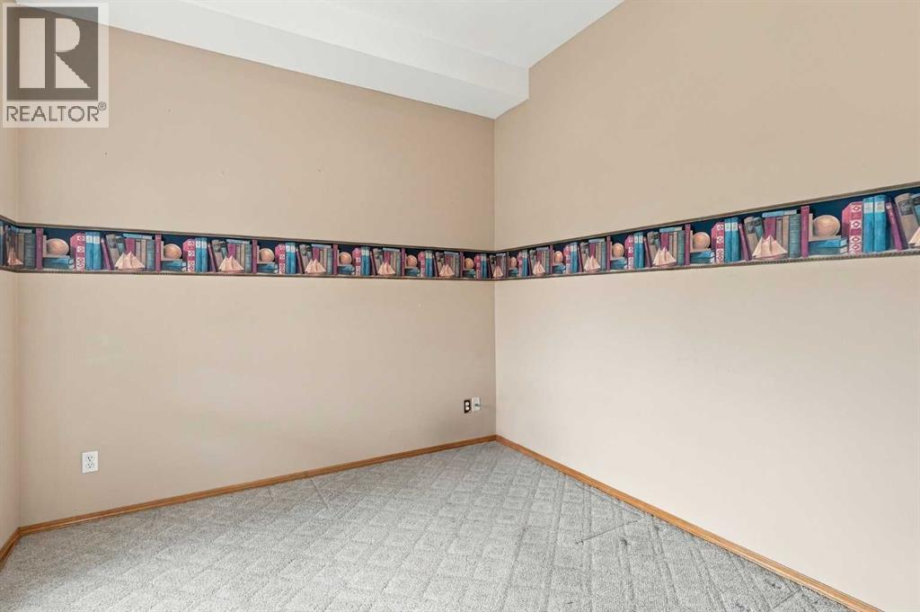 407 Lineham Acres Bay Nw Property Photo 18