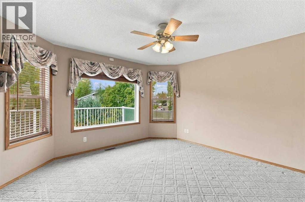407 Lineham Acres Bay Nw Property Photo 19