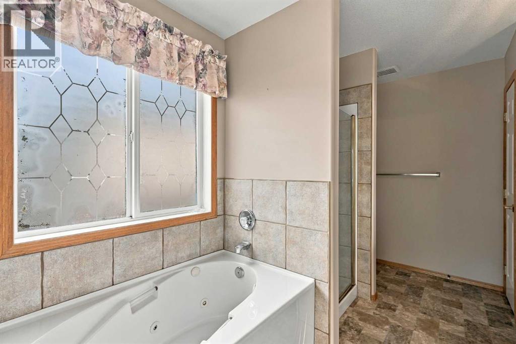 407 Lineham Acres Bay Nw Property Photo 22
