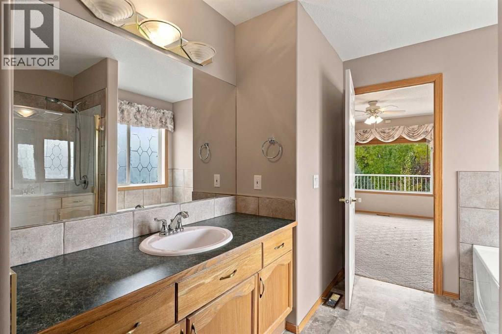 407 Lineham Acres Bay Nw Property Photo 24