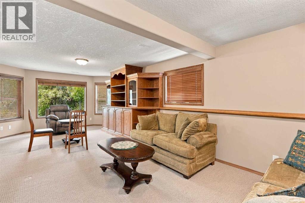 407 Lineham Acres Bay Nw Property Photo 30