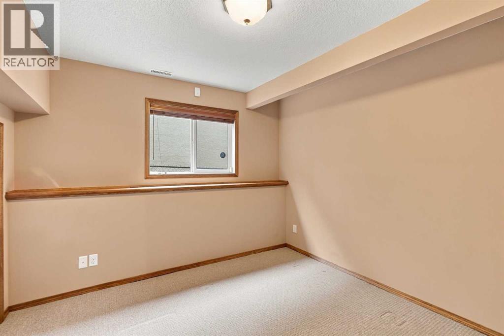 407 Lineham Acres Bay Nw Property Photo 39