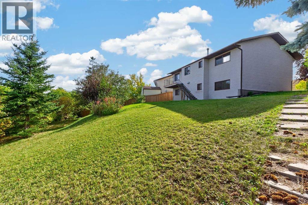 63 Beaconsfield Crescent Nw Property Photo 2